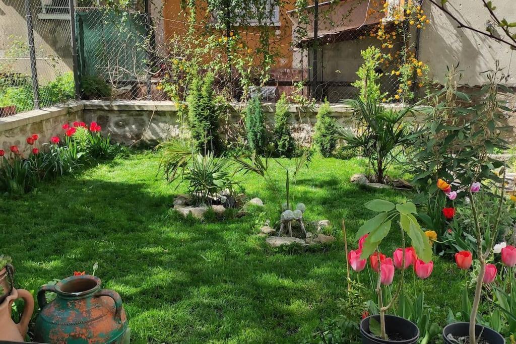A Lovely 2 Bedroom Apartment In The Heart Of Sofia Exterior photo