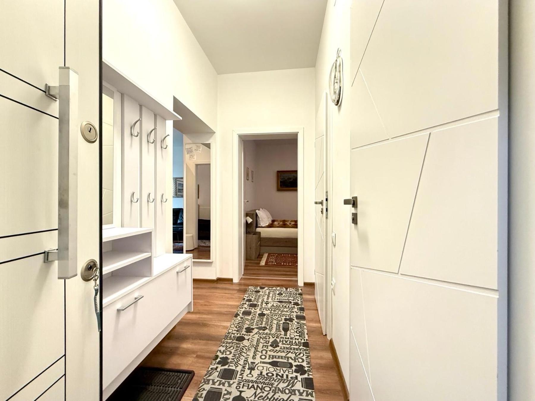 A Lovely 2 Bedroom Apartment In The Heart Of Sofia Exterior photo